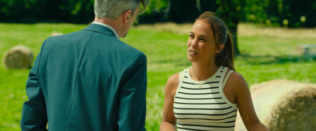 Alice Belaïdi sexy – A Little Something Extra (Un p'tit truc en plus) (2024)