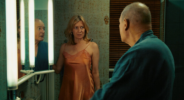 Caroline Peters sexy – Die Unschärferelation der Liebe (2023)