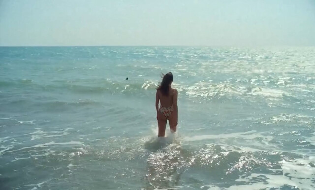 Martina Gatti nude – Troppo azzurro (2023)