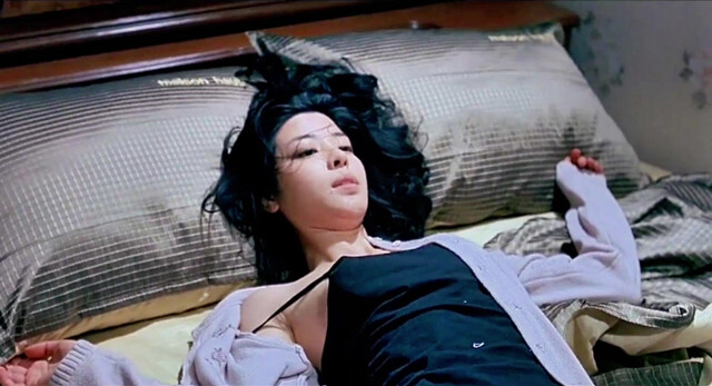 Kim Gyu-ri nude - Low Life (2004)