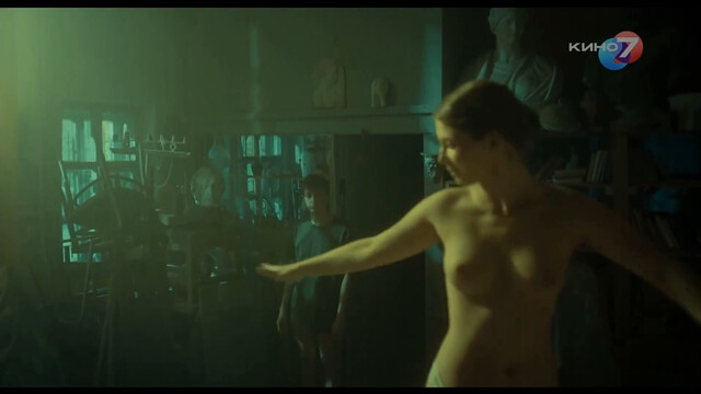 Tina Stojilkovic nude – Mittelmarsch (2022)