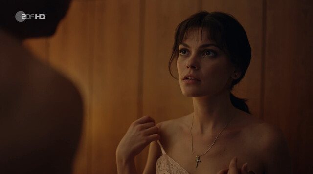 Silvia Busuioc nude – Bella Germania s01e02 (2019)