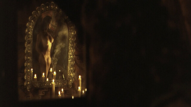 Manuela Arcuri nude – Juana La Loca (2001)