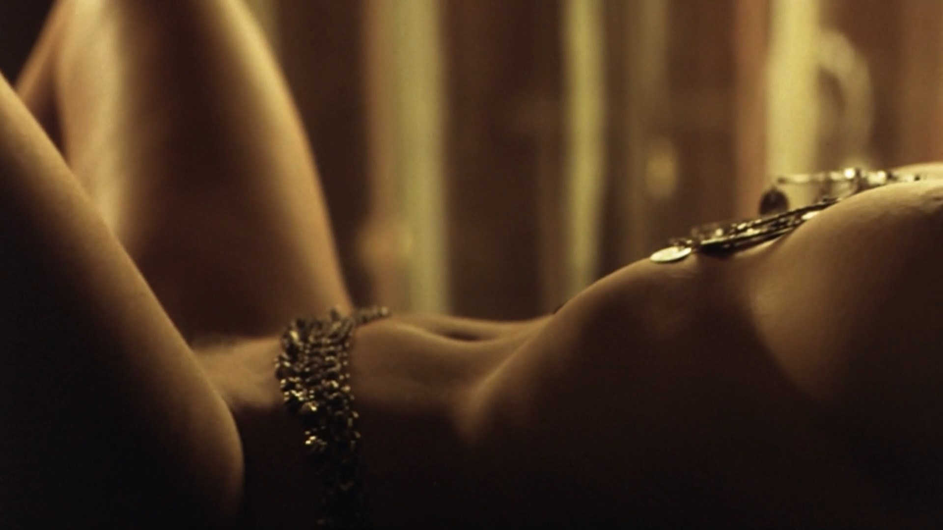 Manuela Arcuri nude – Juana La Loca (2001)