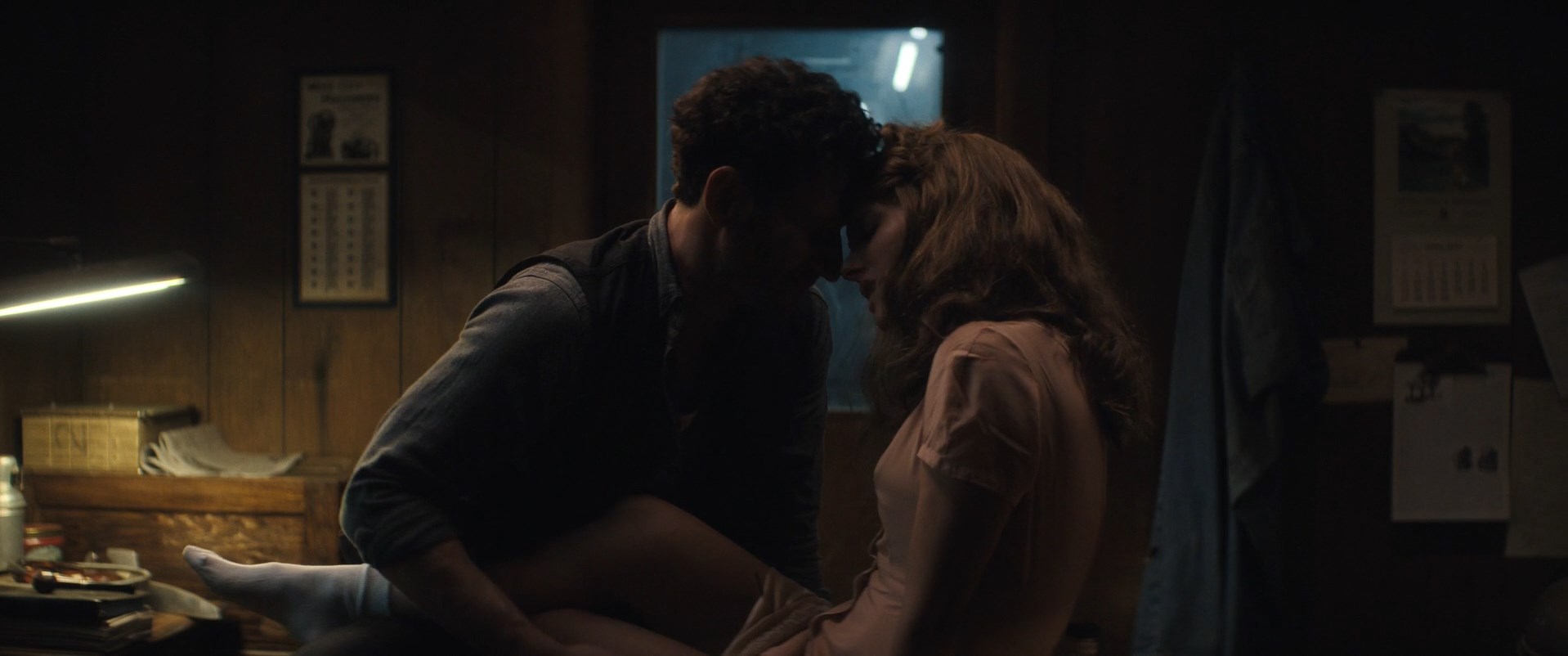 Natalie Portman sexy – Lady in the Lake s01e05-06 (2024)