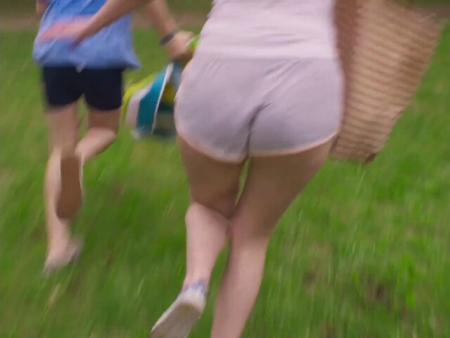 Marie-Mae van Zuilen sexy – Femme (2017)