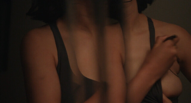 Courtney Eaton sexy – Parachute (2023)