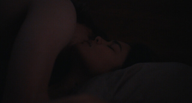 Courtney Eaton sexy – Parachute (2023)