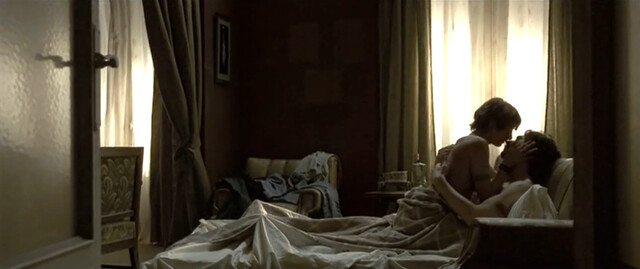 Najwa Nimri nude – Utopía (2003)