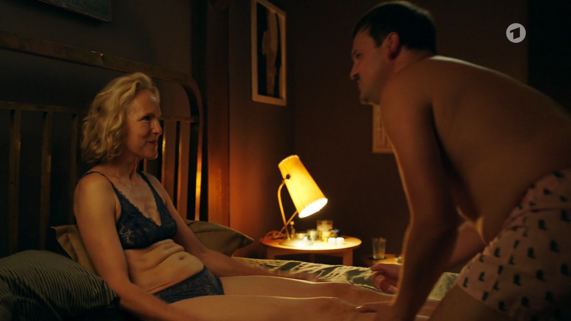 Juliane Köhler sexy – Toni, männlich, Hebamme s01e09 (2024)