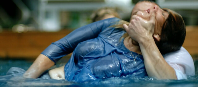 Anna Loos sexy – Gefangen im Paradies (2016)