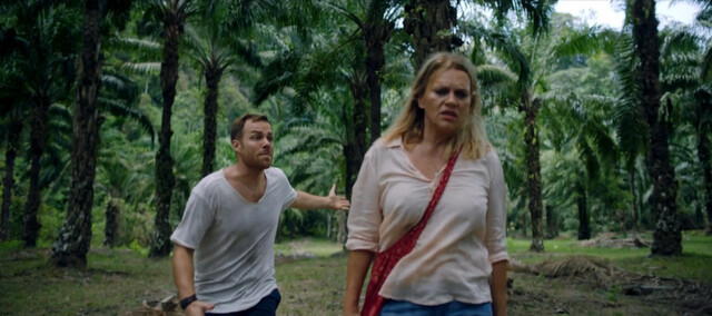 Anna Loos sexy – Gefangen im Paradies (2016)