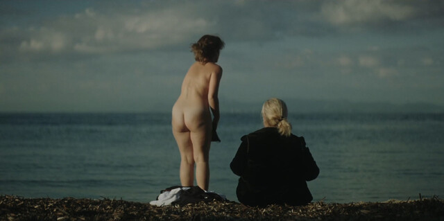 Stefi Poulopoulou nude – Paparounes kai papies (2022)