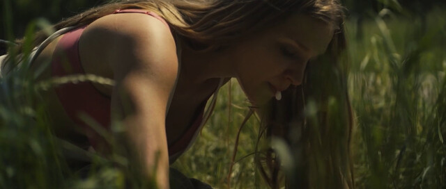 Jelena Tjapkin sexy – Dog Days of Summer (Mi smo videli leto) (2019)