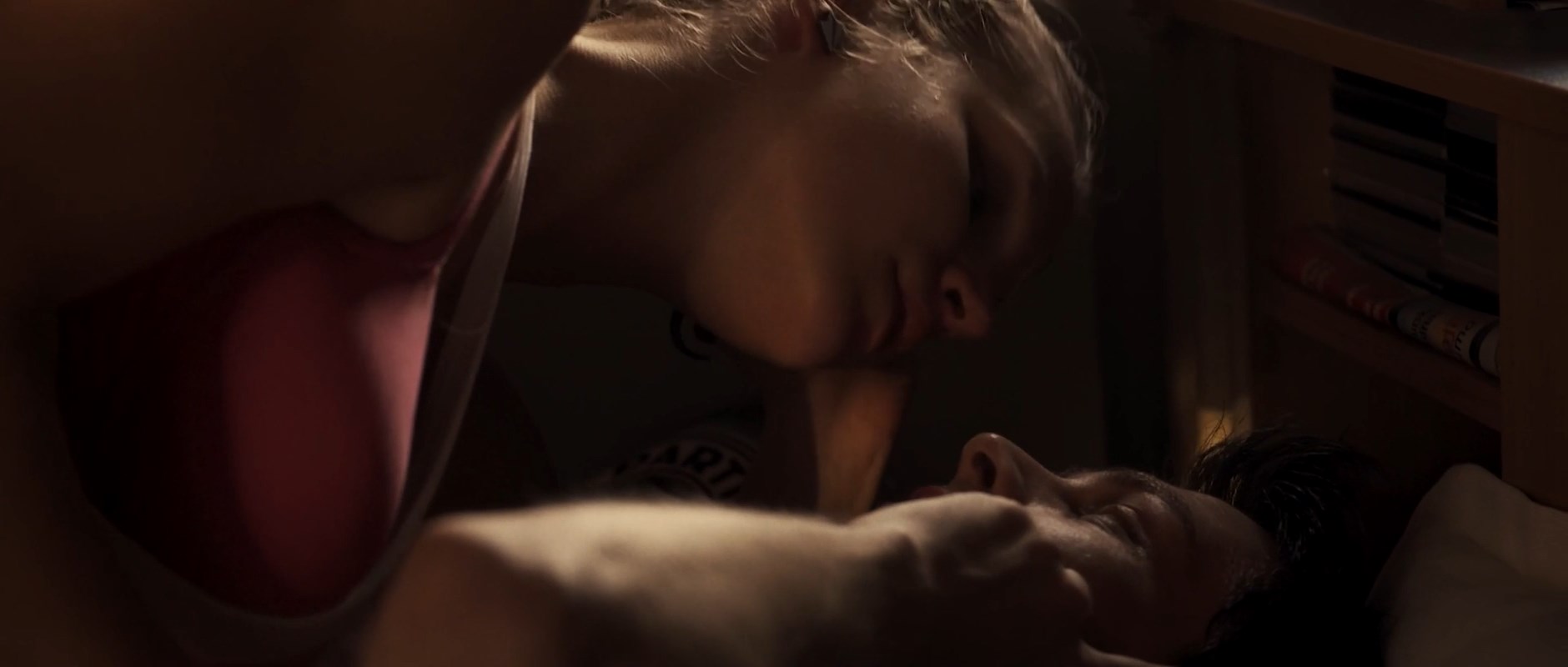 Jelena Tjapkin sexy – Dog Days of Summer (Mi smo videli leto) (2019)