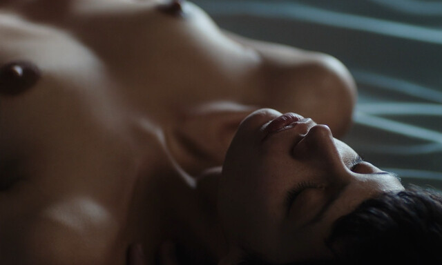 Noée Abita nude – First Case (Première affaire) (2023)