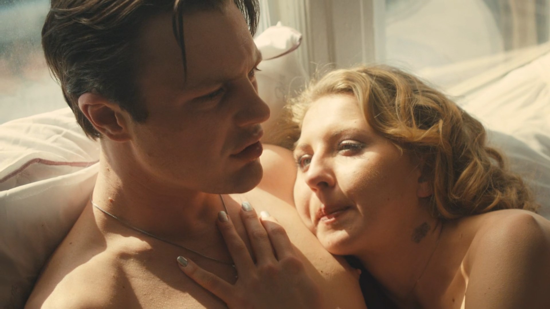 Nina Arianda sexy – Rob the Mob (2014)