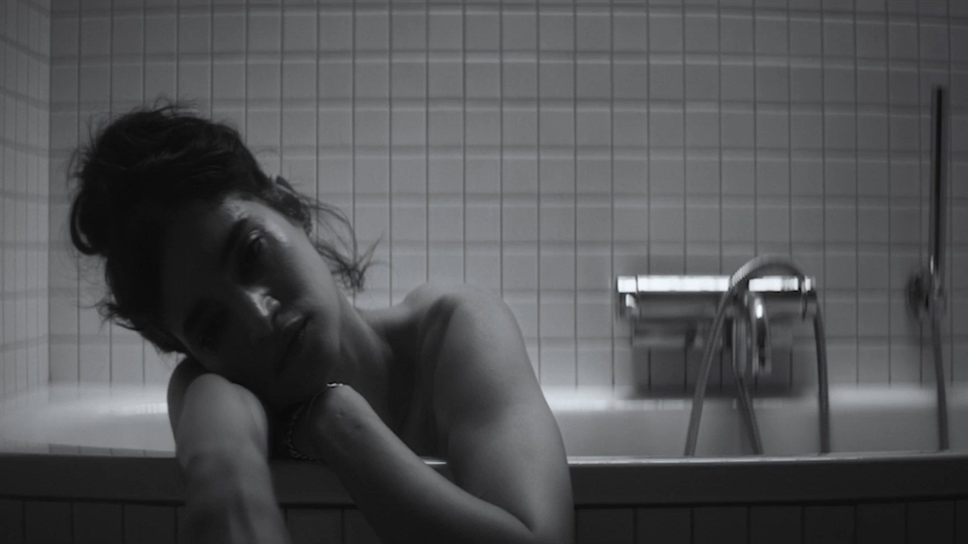 Sofia Boutella sexy – Katia The Runaway (2020)