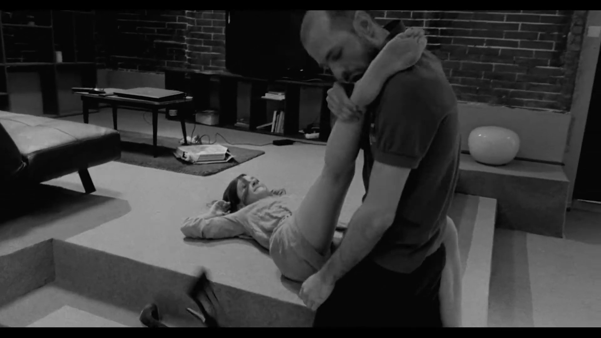 Ioana Anastasia Anton sexy – Broken (2017)