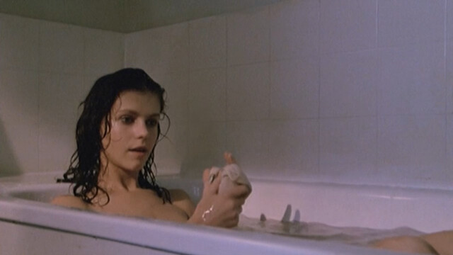 Fanny Bastien nude – Urgence (1985)