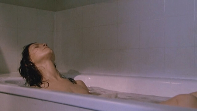 Fanny Bastien nude – Urgence (1985)