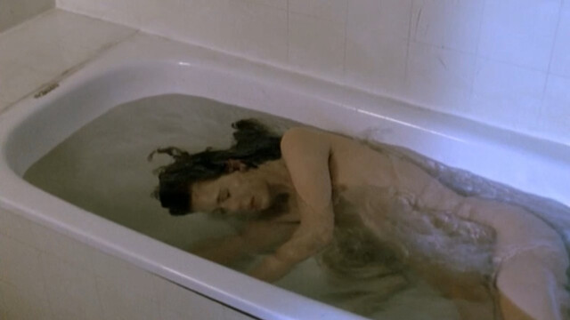 Fanny Bastien nude – Urgence (1985)