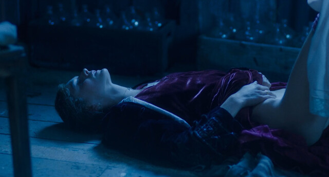 Emma Corrin nude – Lady Chatterley's Lover (2022)