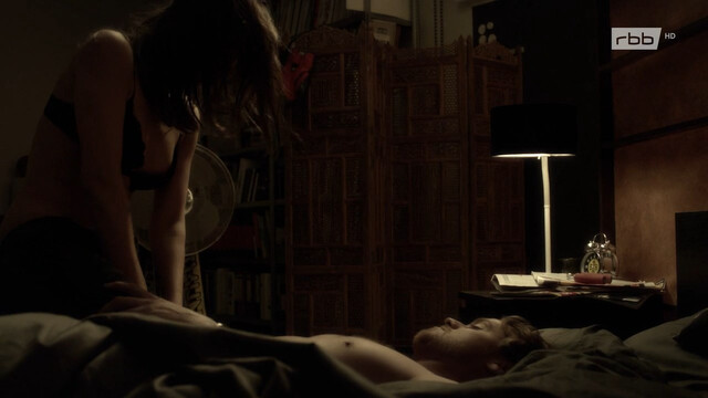 Aylin Tezel sexy – Tatort e844 (2012)