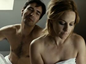 Axelle Charvoz sexy – Cendrillon du pied gauche (2010)