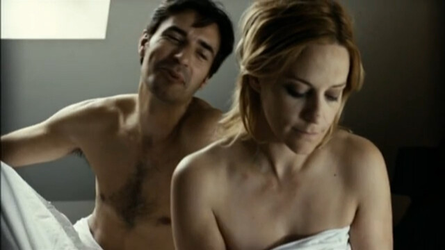 Axelle Charvoz sexy – Cendrillon du pied gauche (2010)