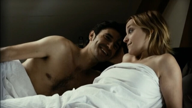 Axelle Charvoz sexy – Cendrillon du pied gauche (2010)