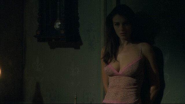 Elizabeth Hurley sexy – Method (2004)