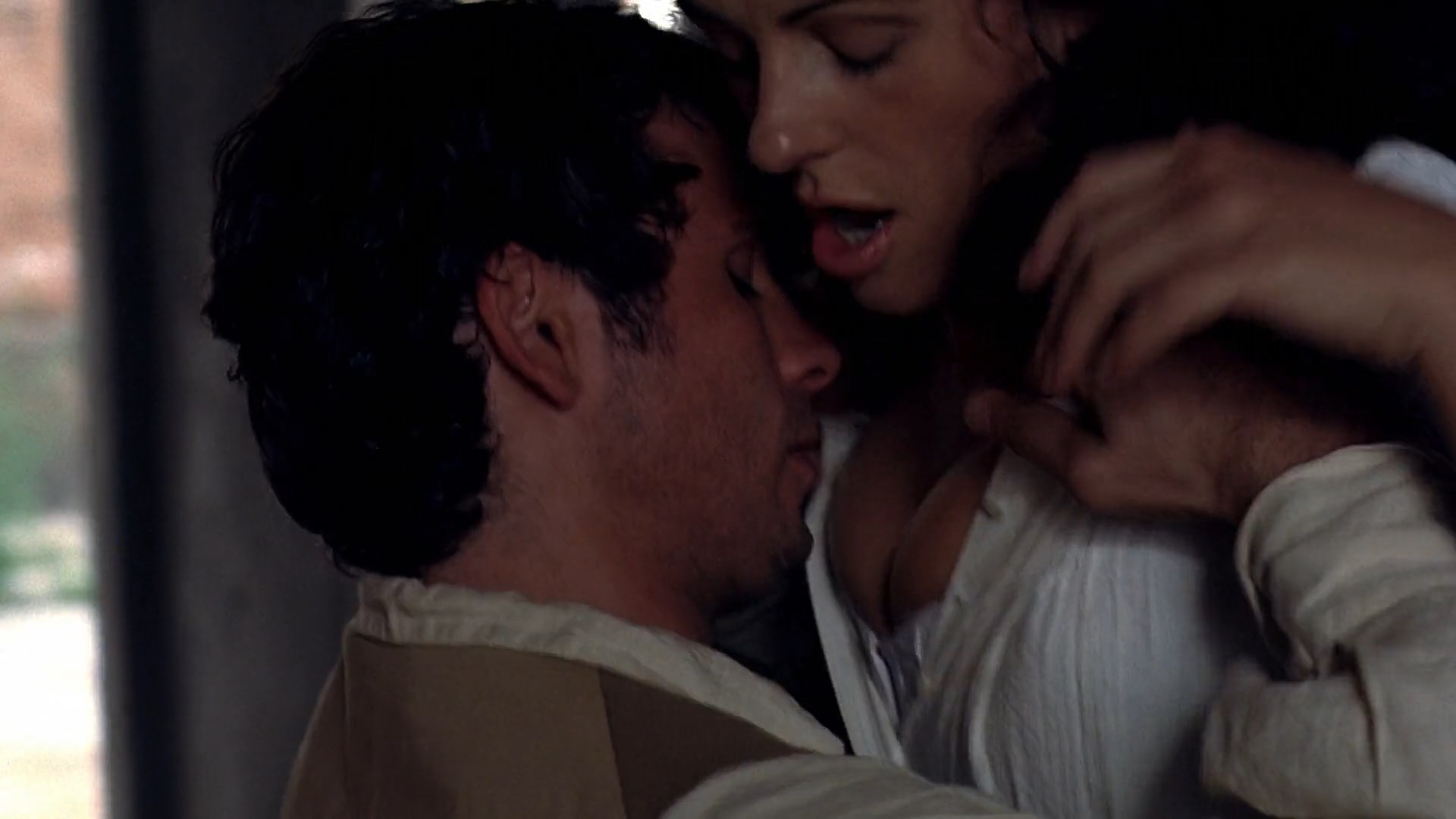 Elizabeth Hurley sexy – Method (2004)