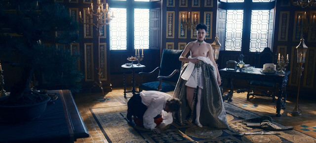 Solenn Mara Lewis nude – The Serpent Queen s02e02 (2024)