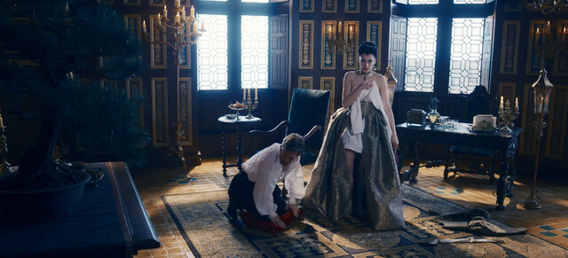 Solenn Mara Lewis nude – The Serpent Queen s02e02 (2024)