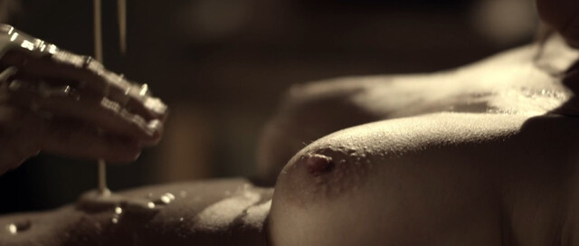 Carolina Clemente nude – Dentro (2018)