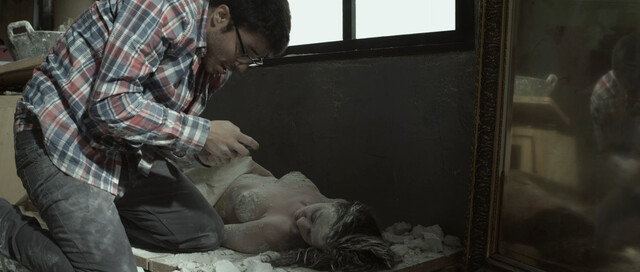 Carolina Clemente nude – Dentro (2018)