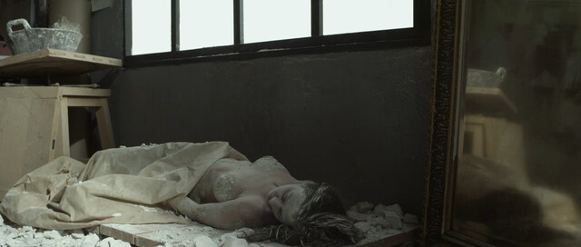 Carolina Clemente nude – Dentro (2018)