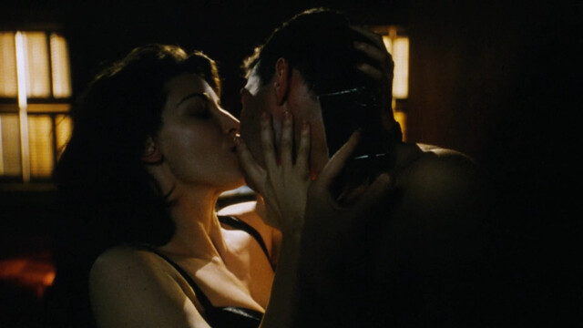 Gina Gershon sexy – Black and White (1999)