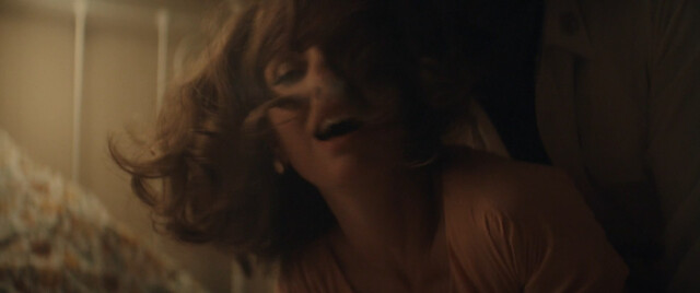 Natalie Portman sexy – Lady in the Lake s01e02 (2024)