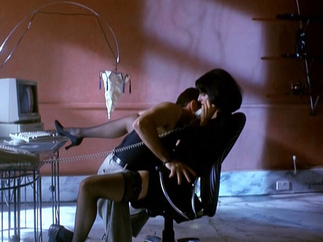 Joan Severance sexy – The Last Seduction II (1999)