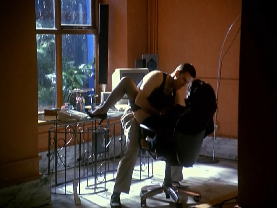 Joan Severance sexy – The Last Seduction II (1999)