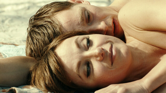 Julia Koschitz nude – Schweigeminute (2016)