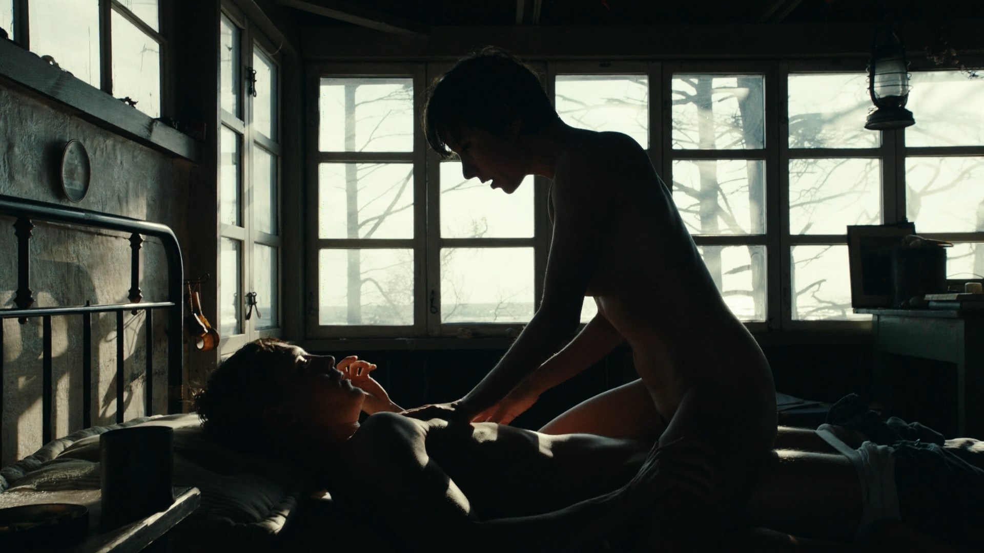 Julia Koschitz nude – Schweigeminute (2016)