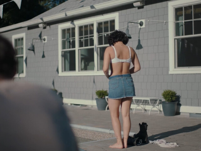 Isabel Palma sexy – Grown (2023)