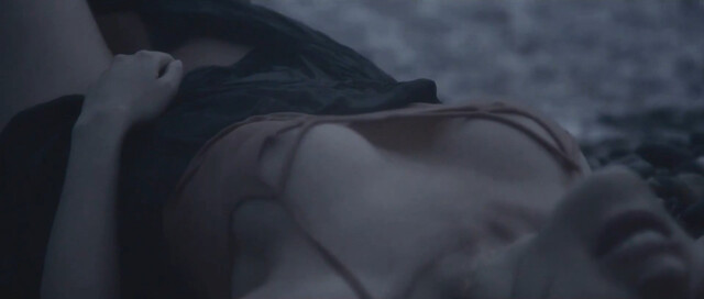 Claudia Fortunato nude – Vortex (2019)
