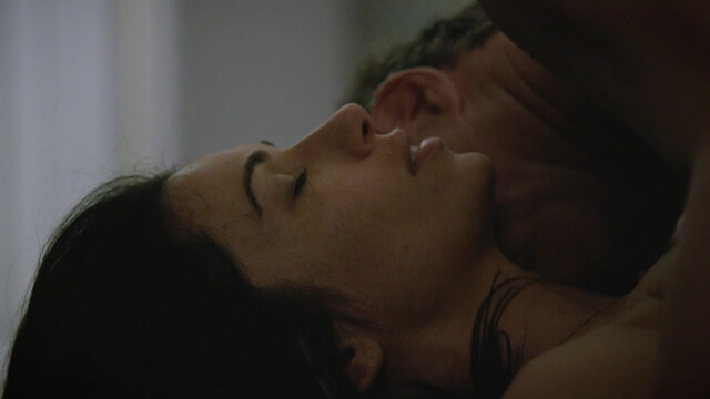 Aure Atika sexy – Spin (Les hommes de l'ombre) s01 (2012)