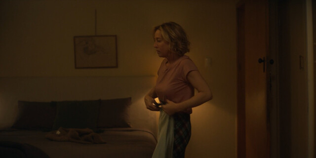 Asher Keddie sexy – Fake s01e01e05 (2024)