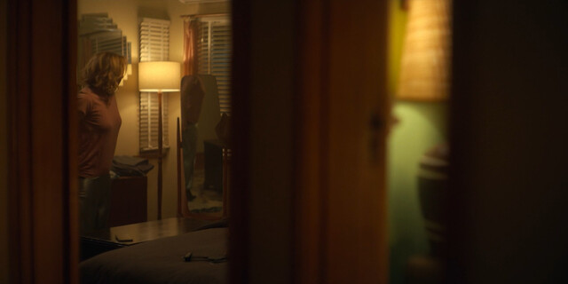 Asher Keddie sexy – Fake s01e01e05 (2024)