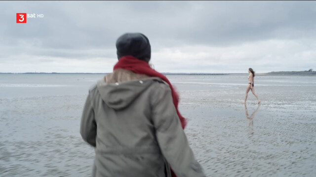 Patricia Aulitzky nude – Engel unter Wasser (2014)